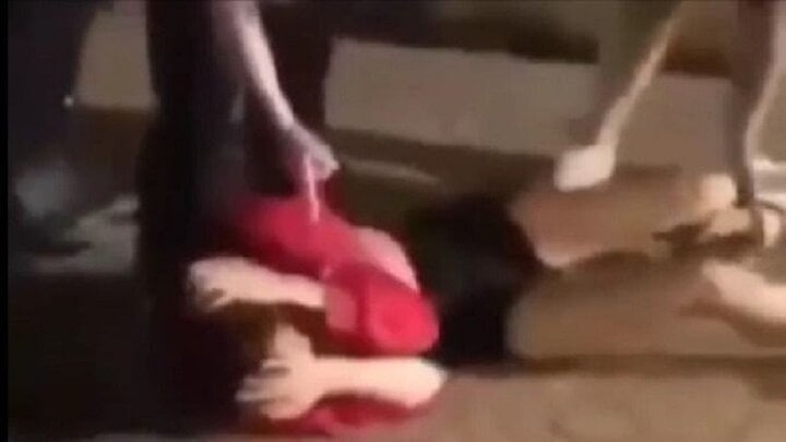 Thiếu nữ bị đánh hội đồng, lột áo trong đêm ở Đắk Lắk: Kỷ luật hai học sinh-1