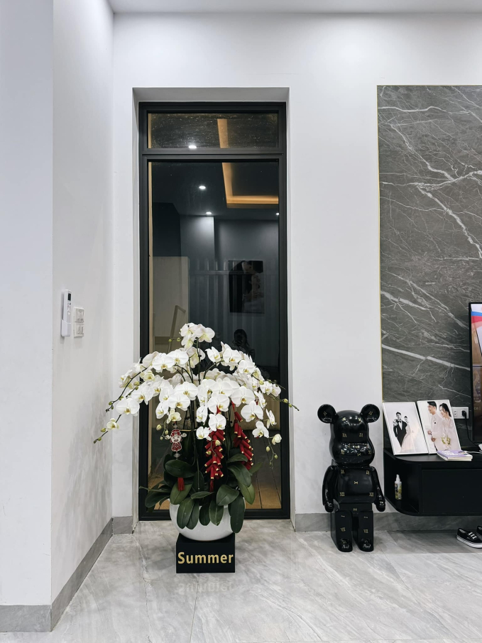 Vợ hotgirl của Thành Chung hé lộ bản thiết kế sau hai năm ở căn hộ cao cấp: Phòng khách tường kính cực xịn xò, view ngắm trọn Hà Nội-7
