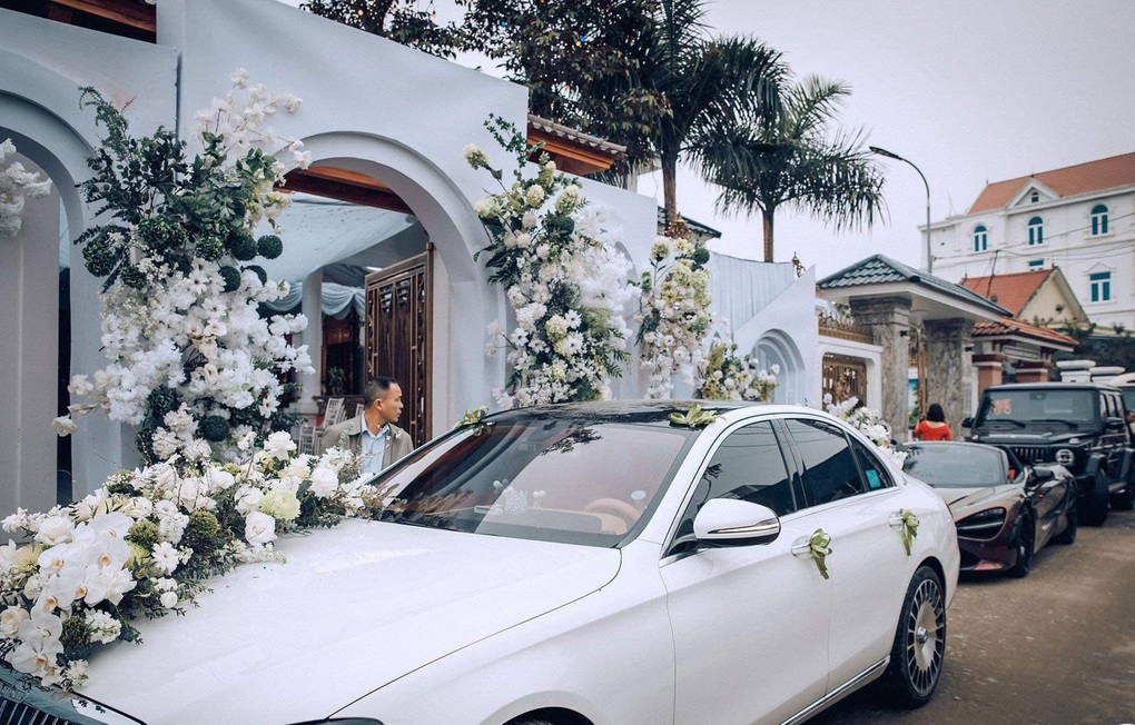 Đám cưới toàn vàng và siêu xe: Yêu nhau 8 năm, từng bị phản đối-2