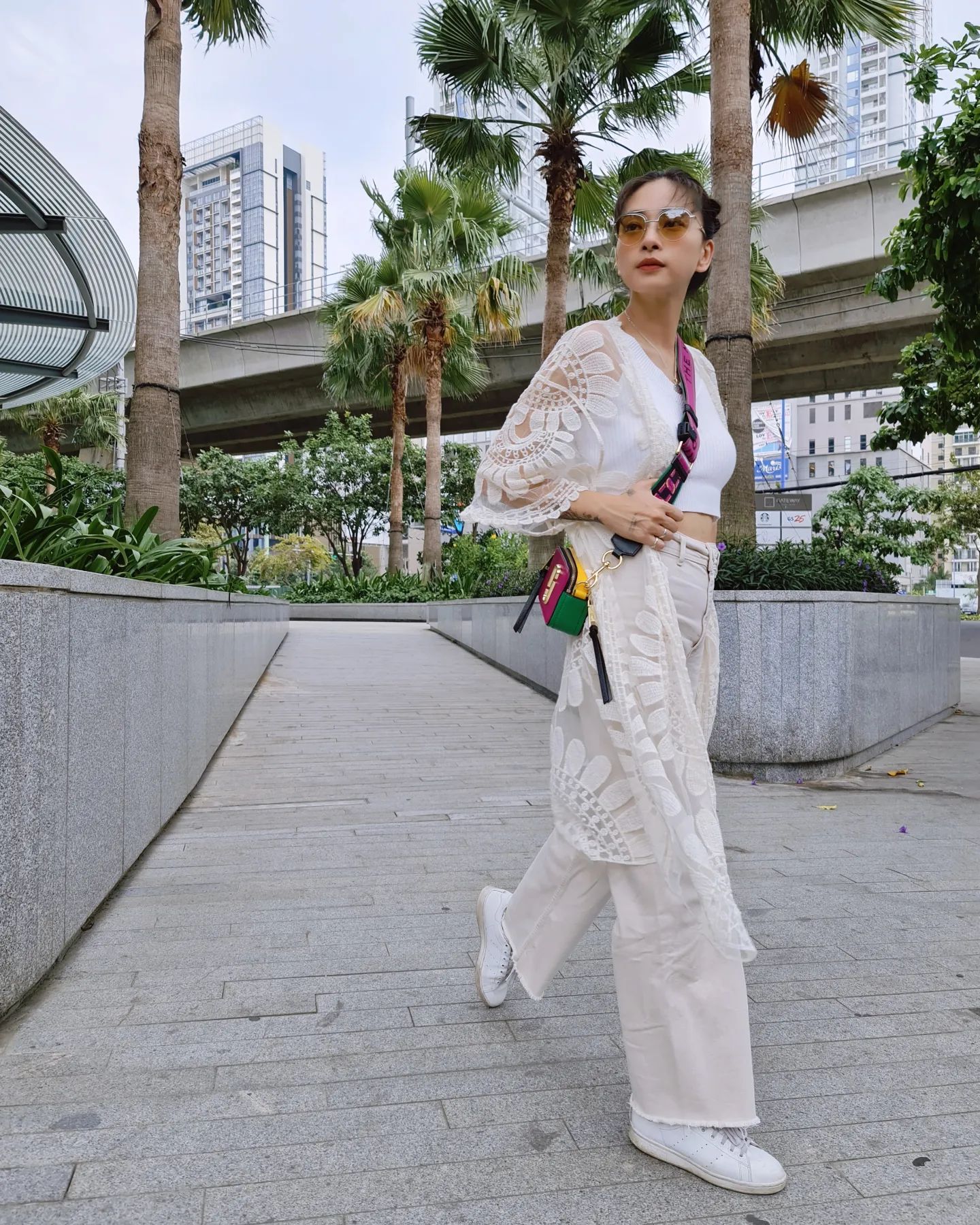 U50 Ngô Thanh Vân thường mặc kiểu quần gì để luôn trẻ trung, thanh lịch?-6