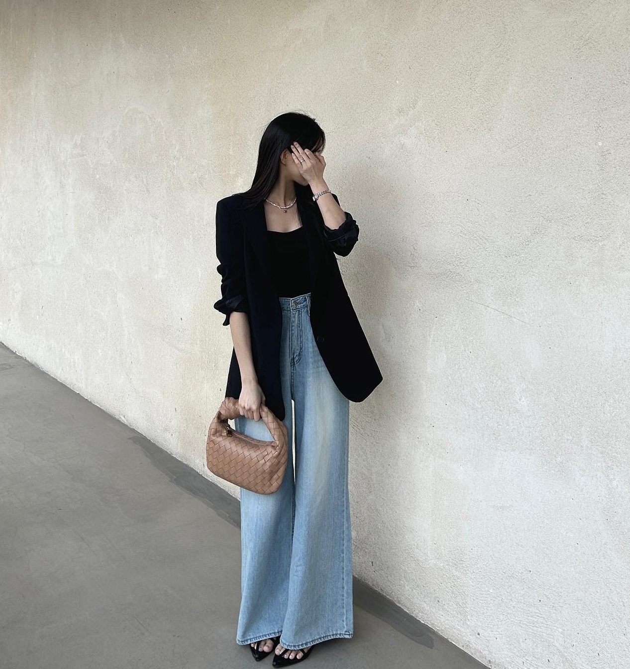 10 set đồ công sở màu trung tính giúp các nàng mặc đẹp trong nháy mắt-2