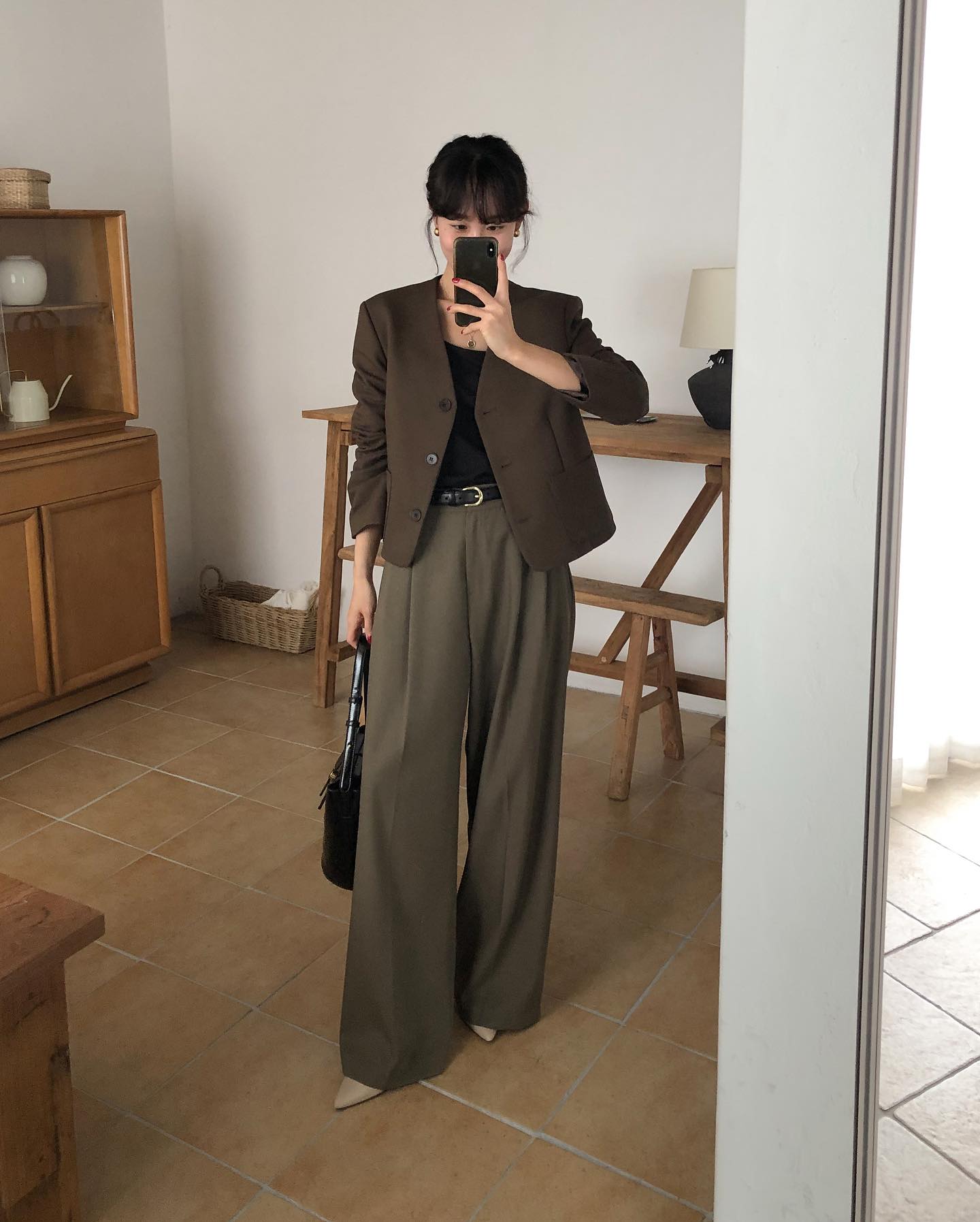 10 set đồ công sở màu trung tính giúp các nàng mặc đẹp trong nháy mắt-6