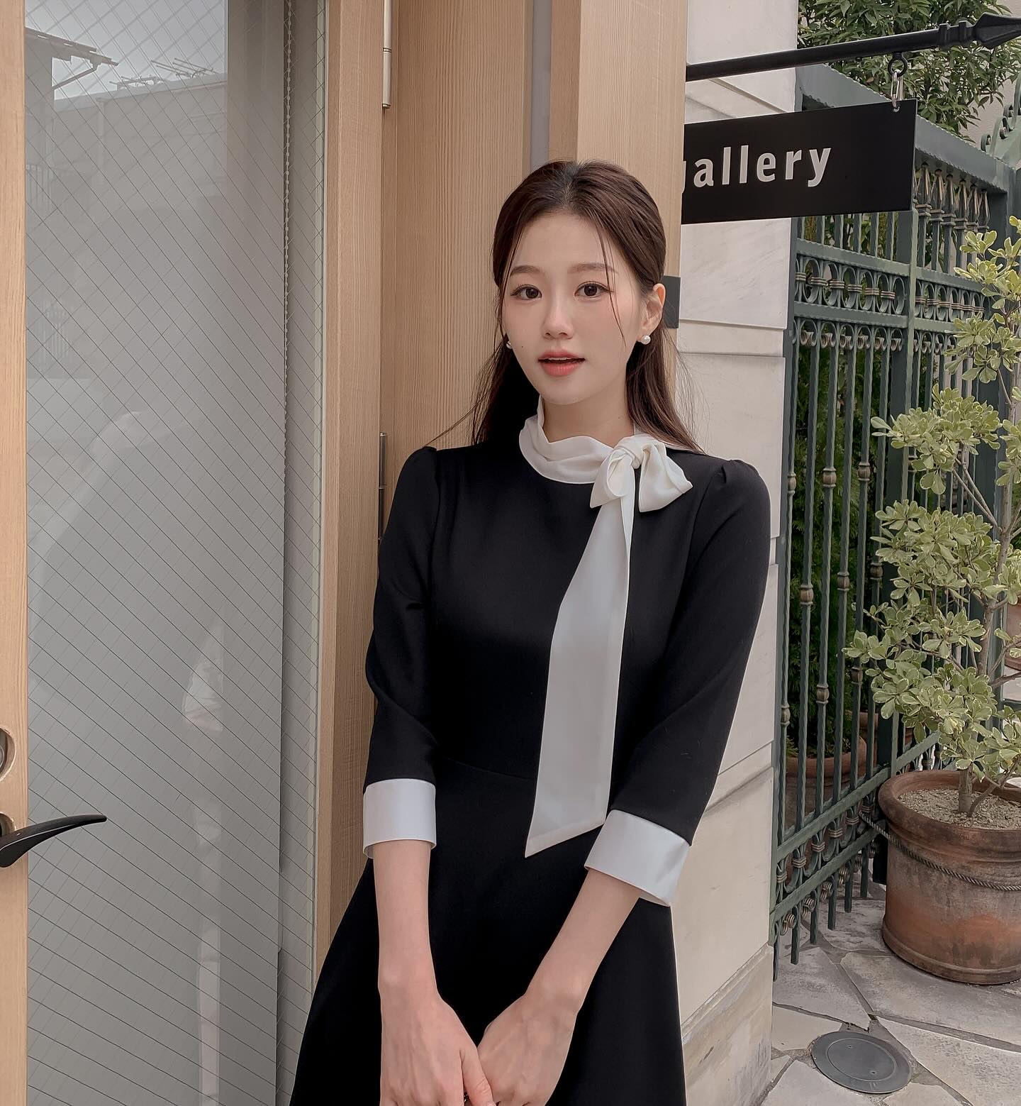 10 set đồ công sở màu trung tính giúp các nàng mặc đẹp trong nháy mắt-7