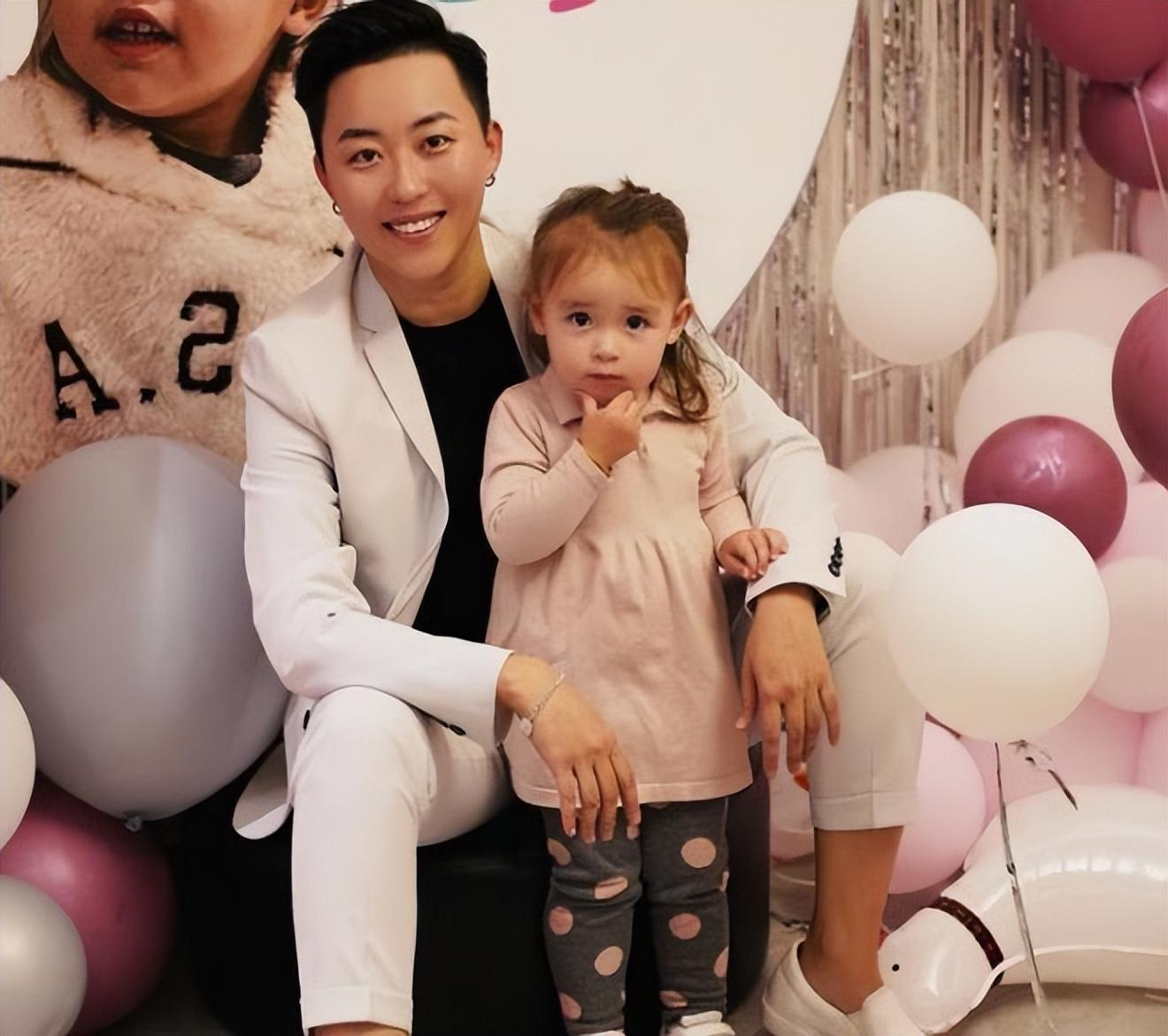 Nữ tổng tài chi 1,7 tỷ đồng để thụ tinh nhân tạo, sinh con lai 5 dòng máu: Danh tính cha của những đứa trẻ gây chấn động-6