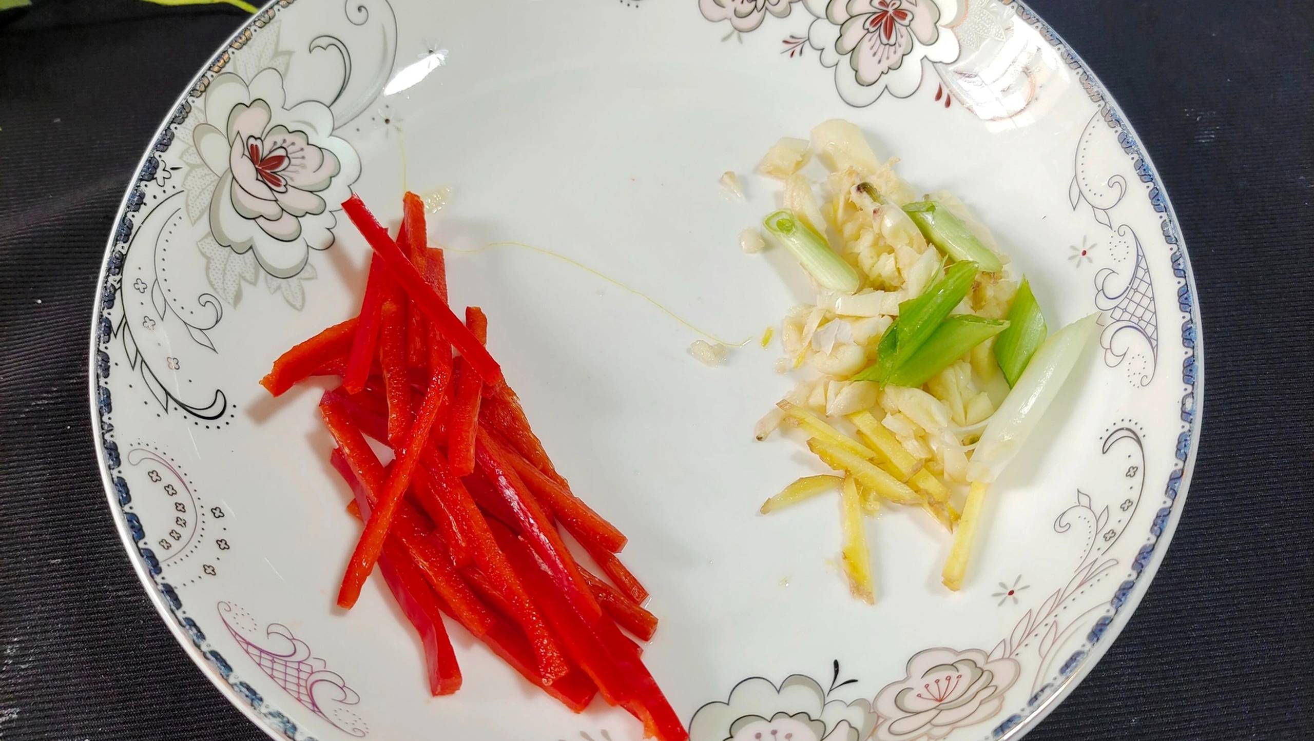 Loại rau nhân sâm xanh ít người biết, siêu vitamin, bổ máu, lợi gan, xào thịt bò cực giòn ngọt-7