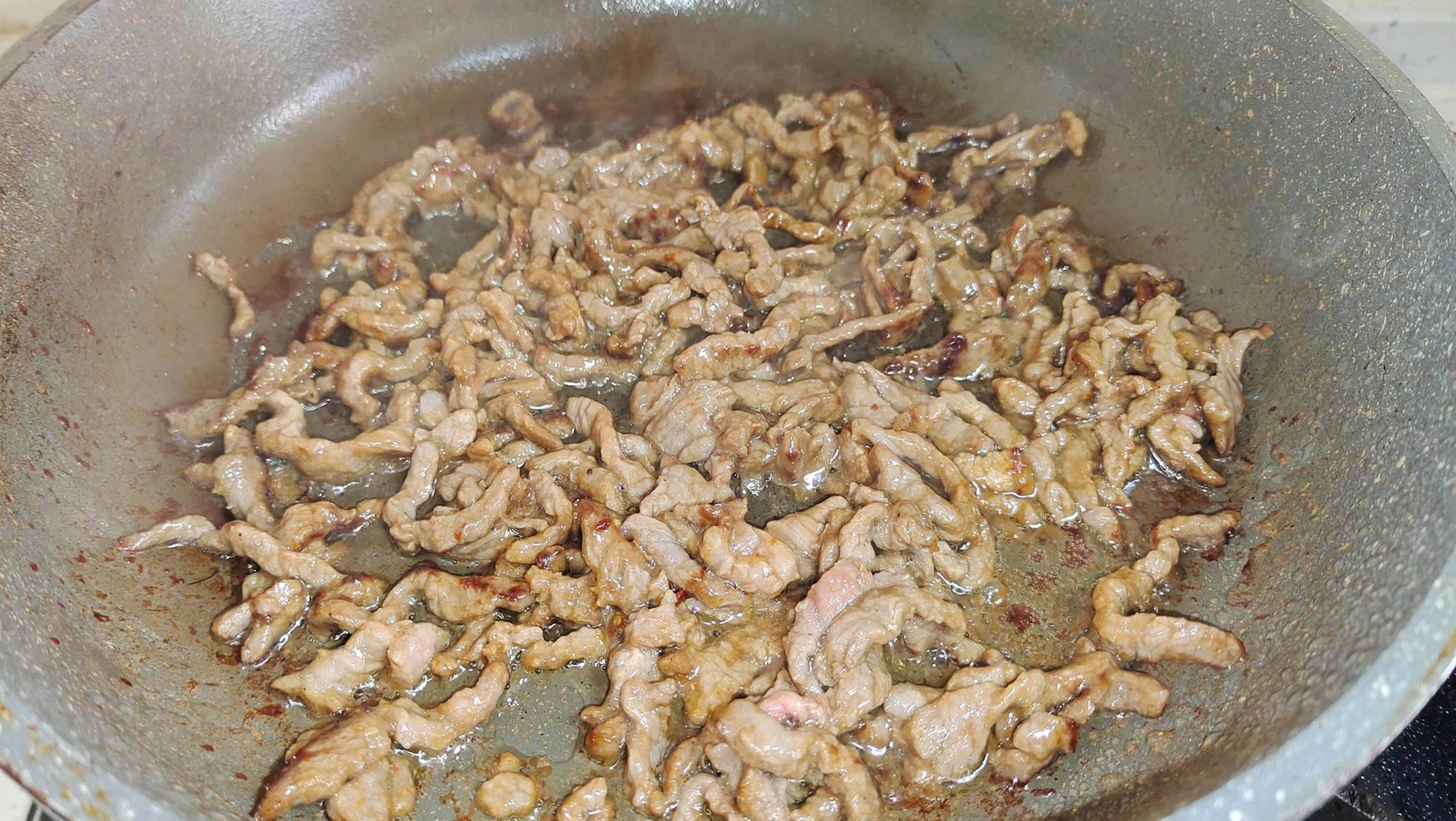 Loại rau nhân sâm xanh ít người biết, siêu vitamin, bổ máu, lợi gan, xào thịt bò cực giòn ngọt-8