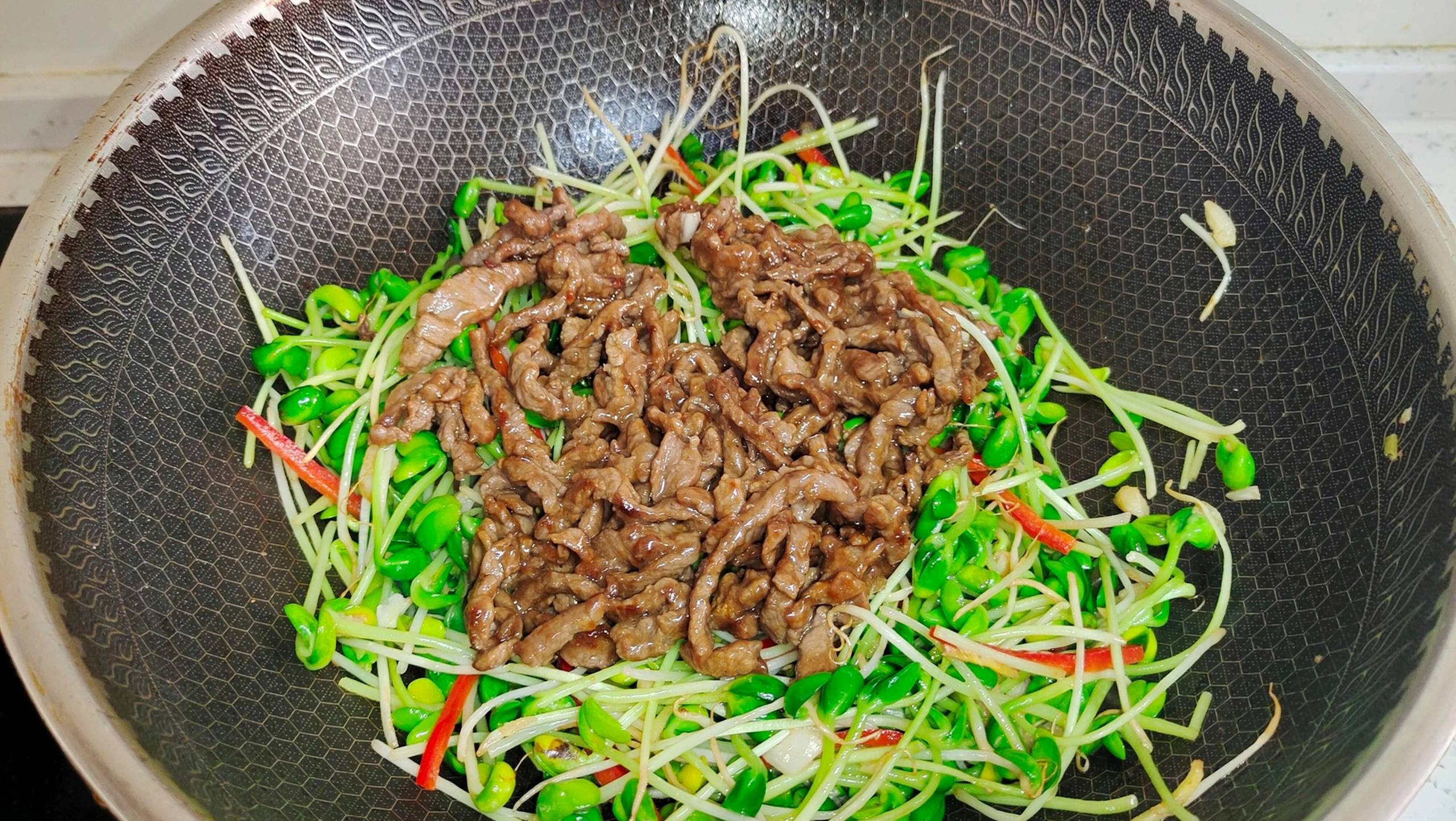 Loại rau nhân sâm xanh ít người biết, siêu vitamin, bổ máu, lợi gan, xào thịt bò cực giòn ngọt-10