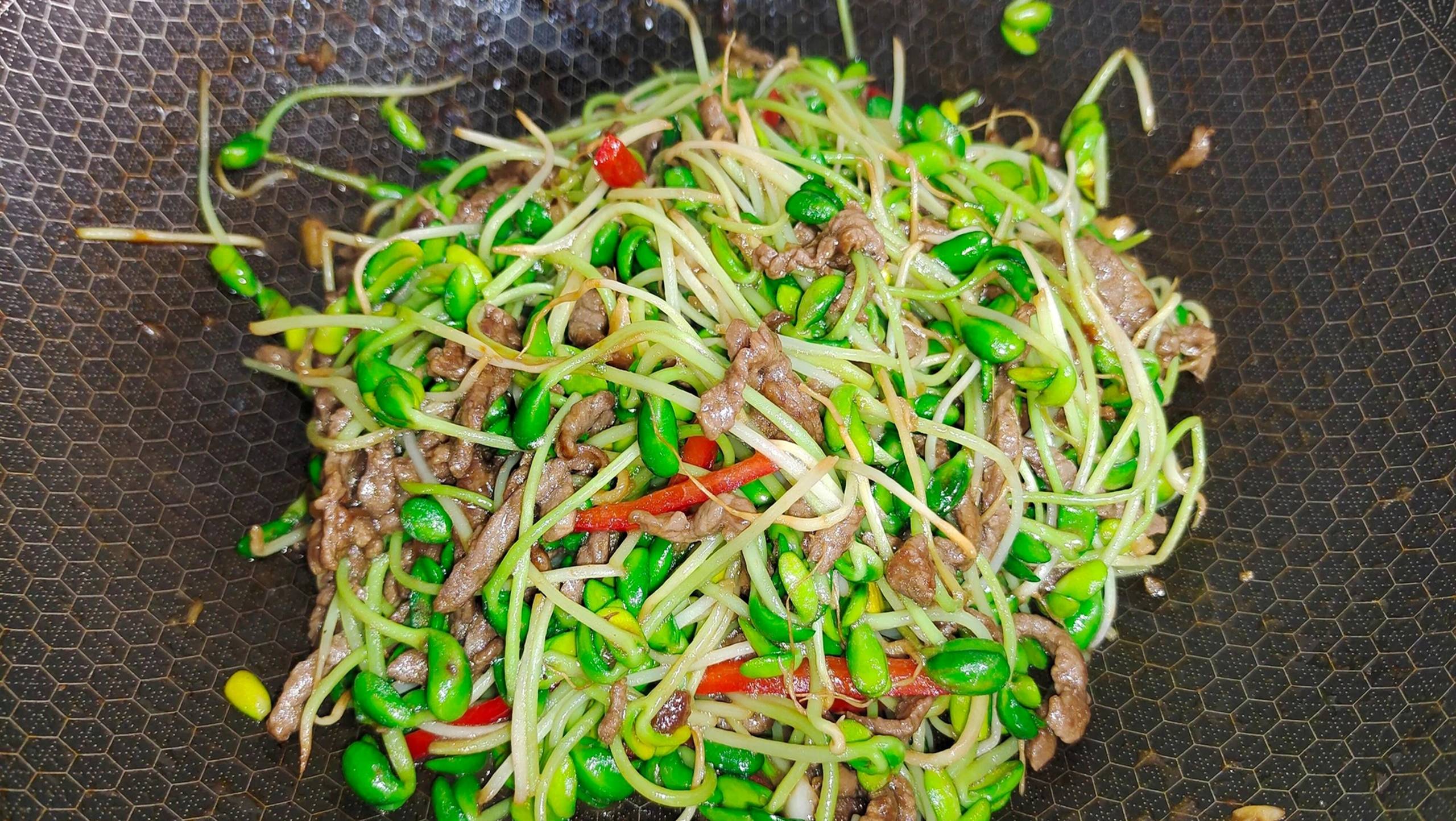 Loại rau nhân sâm xanh ít người biết, siêu vitamin, bổ máu, lợi gan, xào thịt bò cực giòn ngọt-11