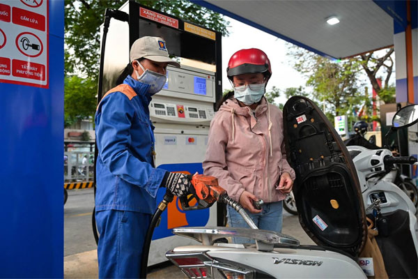 Giá xăng tăng giảm thế nào vào ngày mai?-1