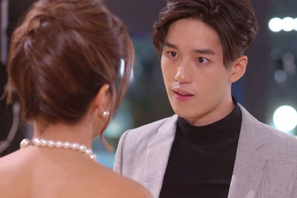 Từ món quà 8/3 của chị giúp việc, vợ chồng tôi biết được bí mật lớn và càng giật mình trước lời thông báo của bố chồng-2