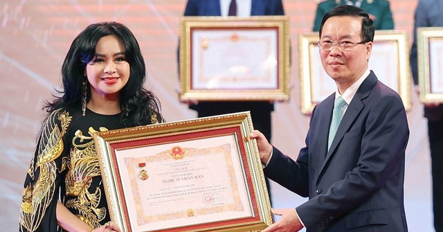 Nữ ca sĩ xinh đẹp vừa được trao tặng NSND: Mỹ nhân tuổi 55, cuồn cuộn sức sống-5