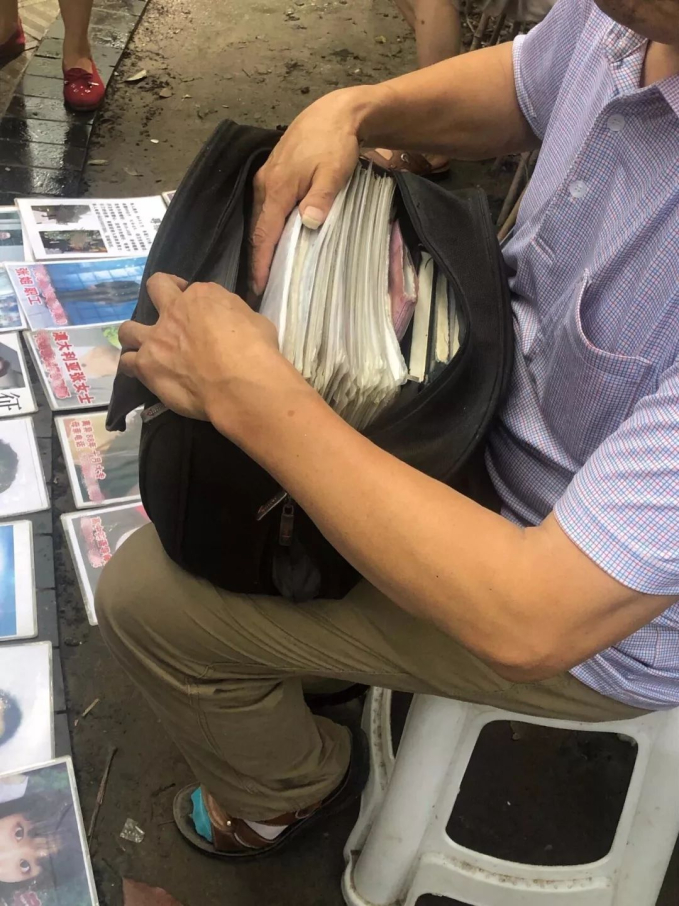 Nghề mai mối dạo trong công viên ở Thượng Hải (Trung Quốc): Mua dịch vụ hơn 300.000/tháng thì có thể tìm được bạn đời lý tưởng?-3