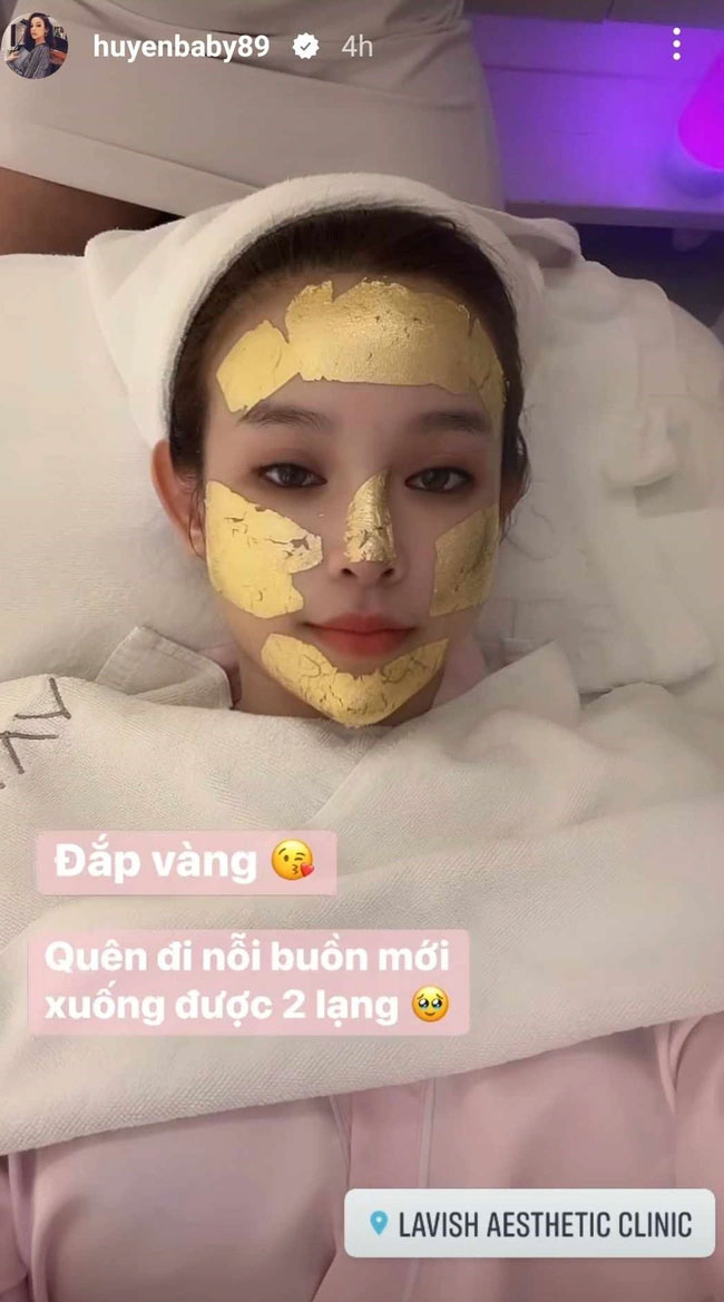 Huyền Baby đắp vàng lên mặt để ngừa lão hóa-1