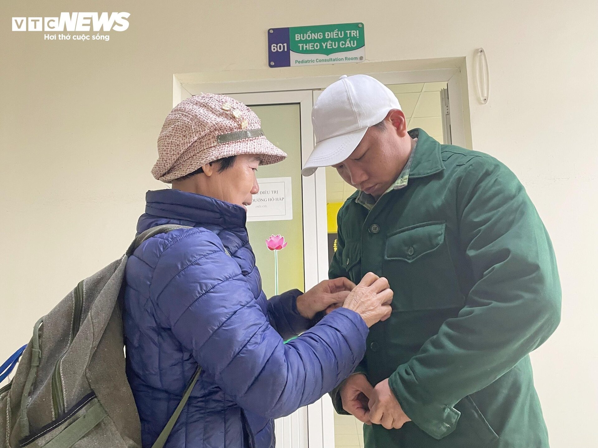 Cuộc sống hiện tại của thiếu tá mất vợ và hai con vụ cháy chung cư mini-1