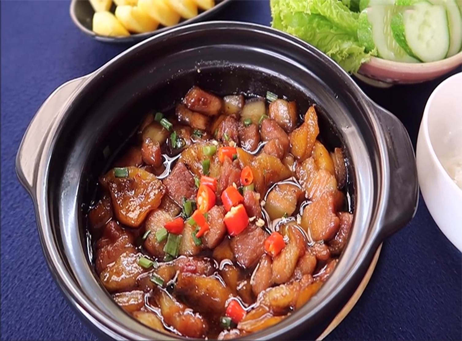 Cách làm thịt kho dứa ngon ngọt, đậm đà cho bữa cơm thêm đặc sắc-6