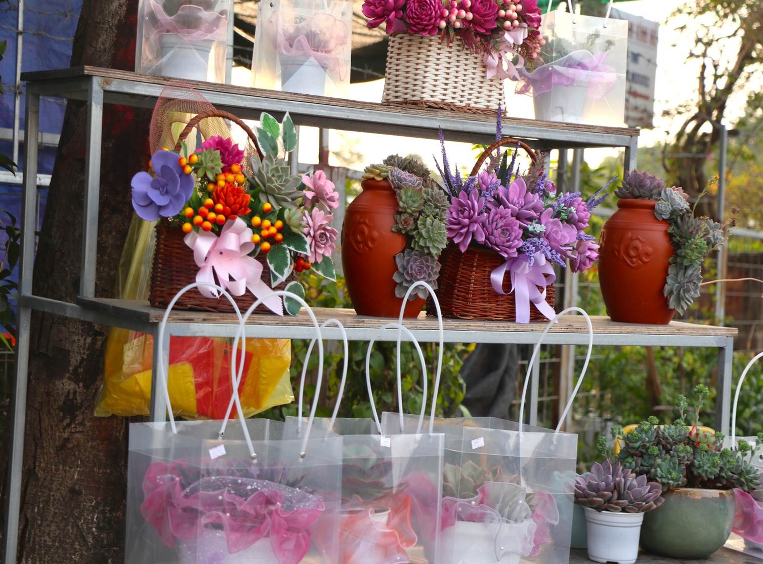 Sen đá lạ mắt hút khách dịp Quốc tế Phụ nữ 8/3-1