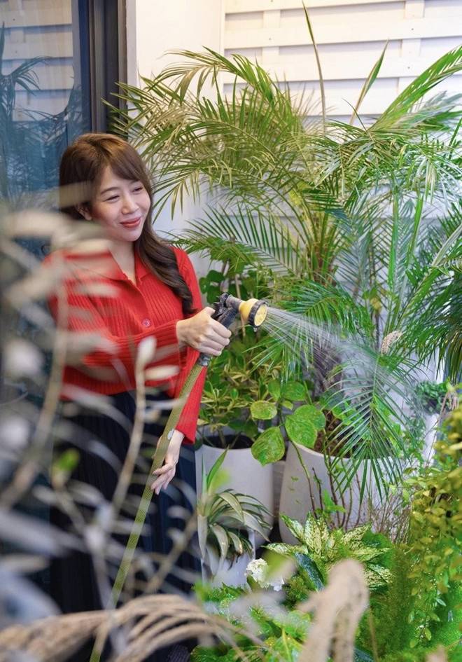 Khu vườn xanh mát mắt trong căn hộ chung cư của BTV VTV Diệp Chi, trồng cả hoa cẩm tú cầu xinh đẹp-2