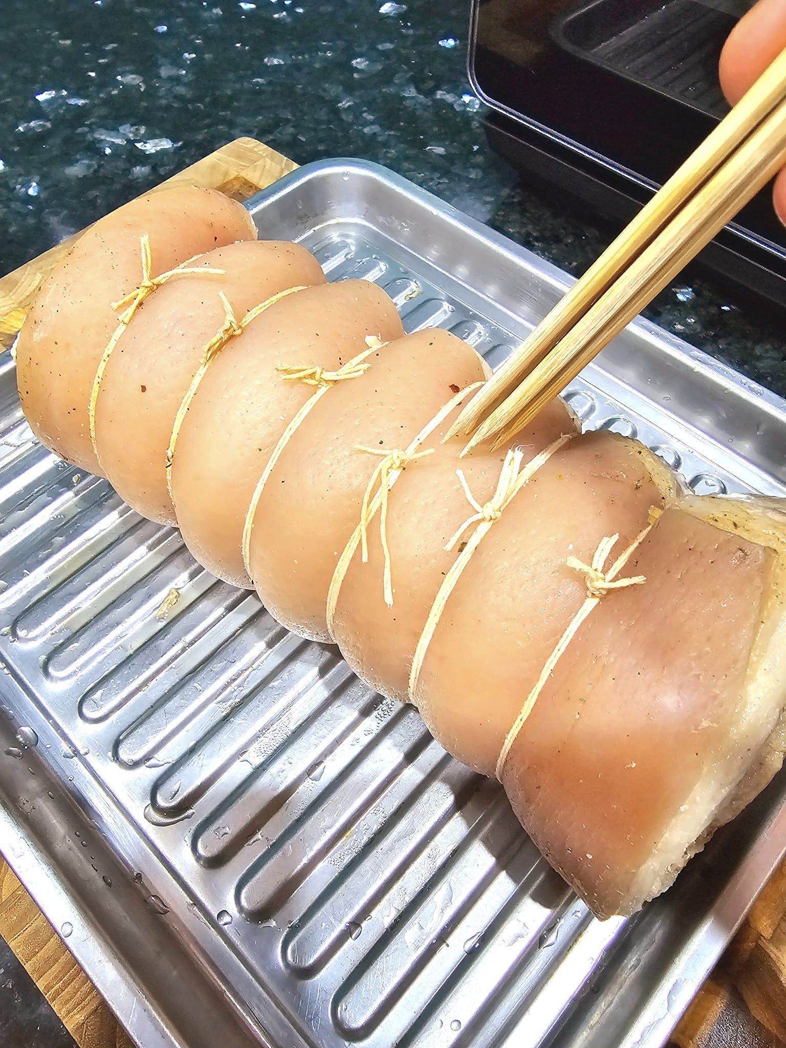 Làm heo quay giòn bì theo cách này, ngoài giòn tan, trong mọng nước, thơm phức, ngon tuyệt-7