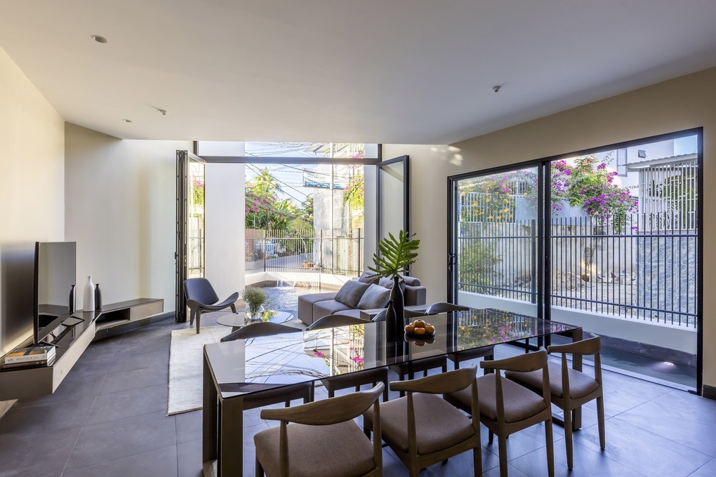 Nhà phố xanh mướt độc đáo với hình dáng du thuyền tại Nha Trang-11