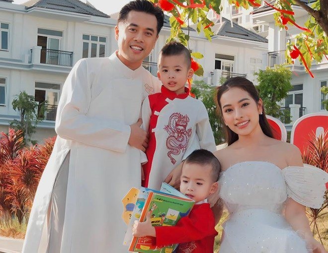 Có 2 con trai với vợ trẻ kém 13 tuổi, Dương Khắc Linh đặt tên cho cặp song sinh họ Dương cực ý nghĩa-1