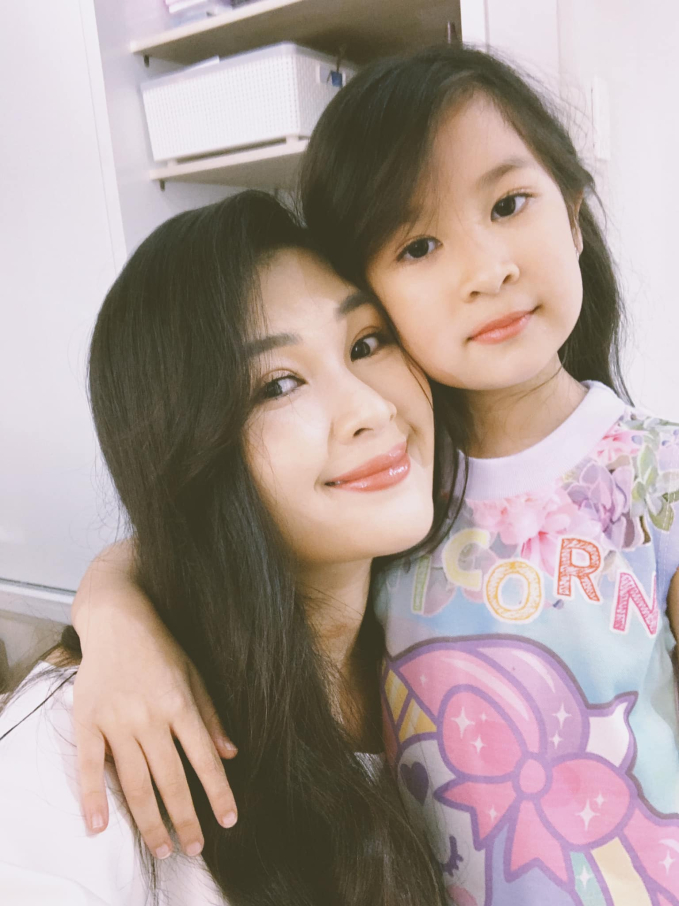 Phỏng vấn nóng Huy Khánh về tin đồn ly hôn, vợ tự đưa con gái sang Phần Lan đã được 3 tháng-4