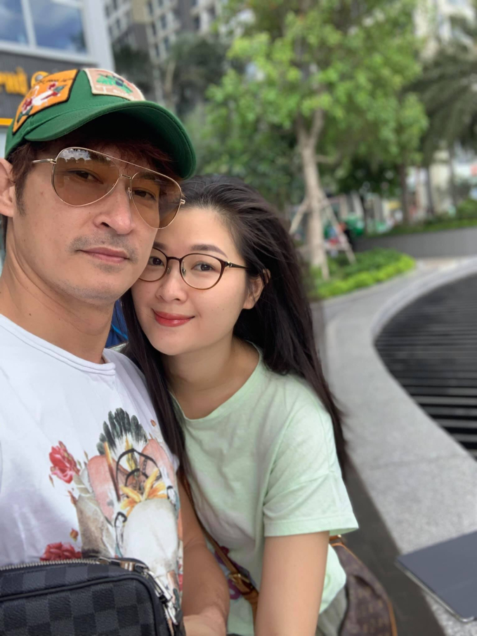 Phỏng vấn nóng Huy Khánh về tin đồn ly hôn, vợ tự đưa con gái sang Phần Lan đã được 3 tháng-3