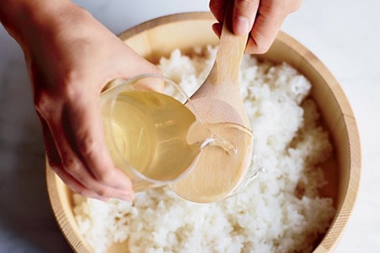 Cắm cơm bao năm vẫn bữa nhão bữa khô, thêm 1 thứ này cơm dẻo thơm hơn lại ngon miệng
