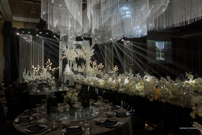 Lễ cưới của diễn viên Vbiz và chồng doanh nhân: Cô dâu diện váy 200 triệu khoe nhan sắc mỹ miều, dàn sao đổ bộ chúc mừng-10