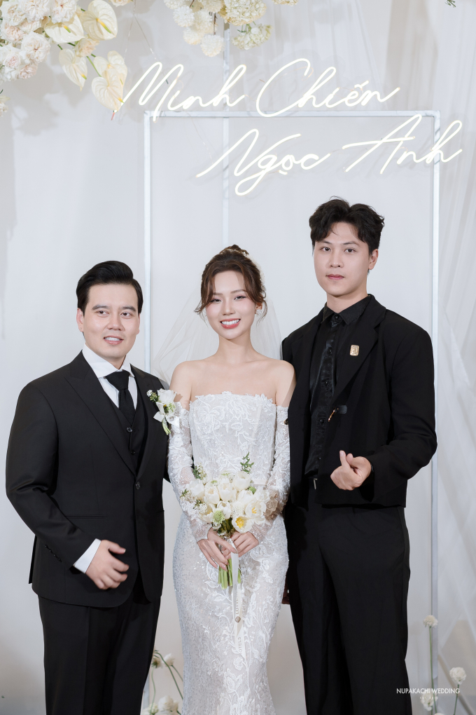 Lễ cưới của diễn viên Vbiz và chồng doanh nhân: Cô dâu diện váy 200 triệu khoe nhan sắc mỹ miều, dàn sao đổ bộ chúc mừng-9