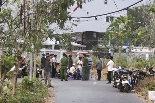 Vừa rút 1 tỷ đồng ở ngân hàng, người phụ nữ bị 3 kẻ áp sát, giật túi tiền-2