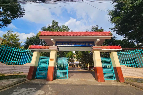 Vụ hiệu trưởng bị tố chuyên quyền: Xin chuyển công tác-1