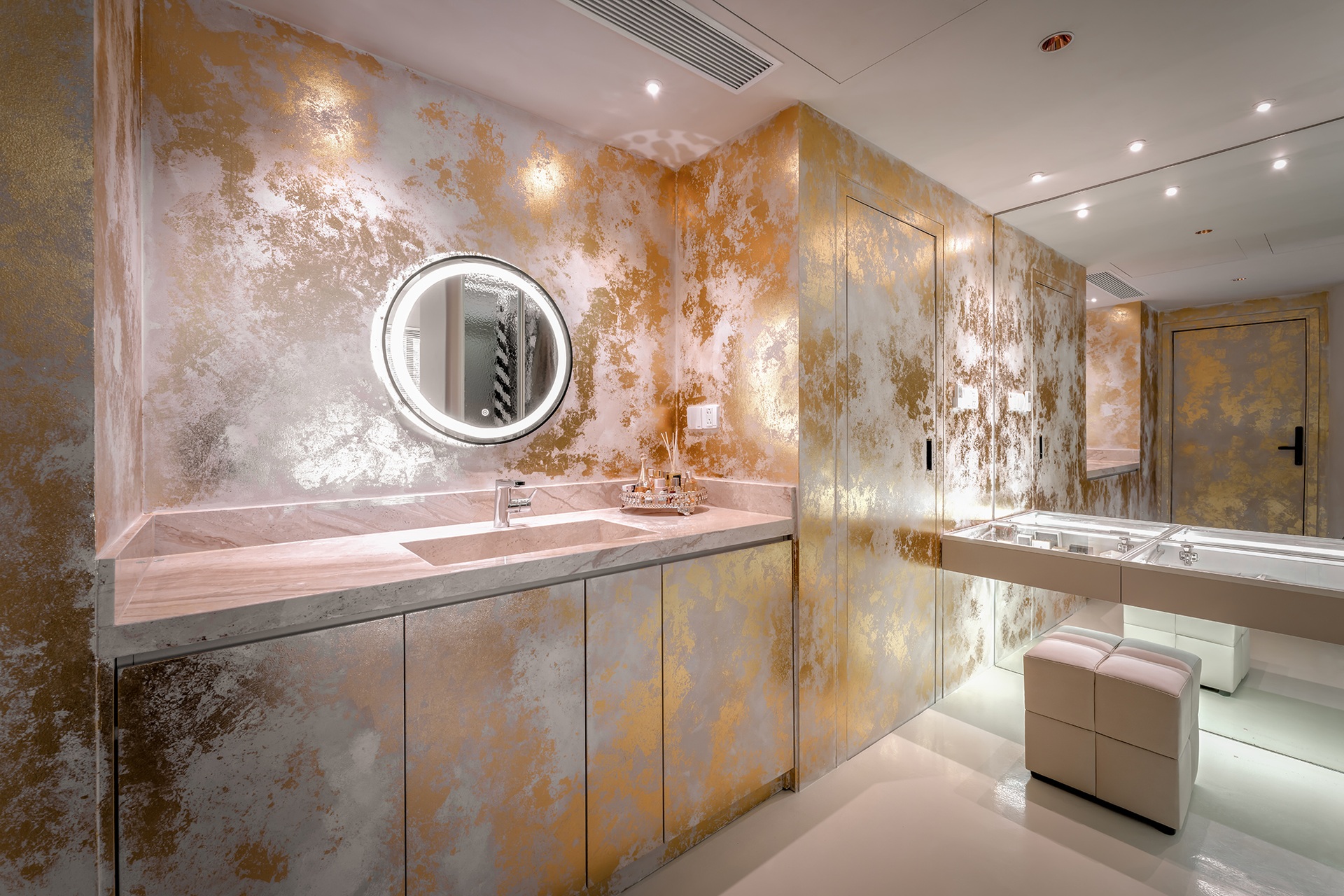 Nữ chủ nhà ở TPHCM chi tiền tỷ dát vàng, làm mới căn hộ 155m2-10