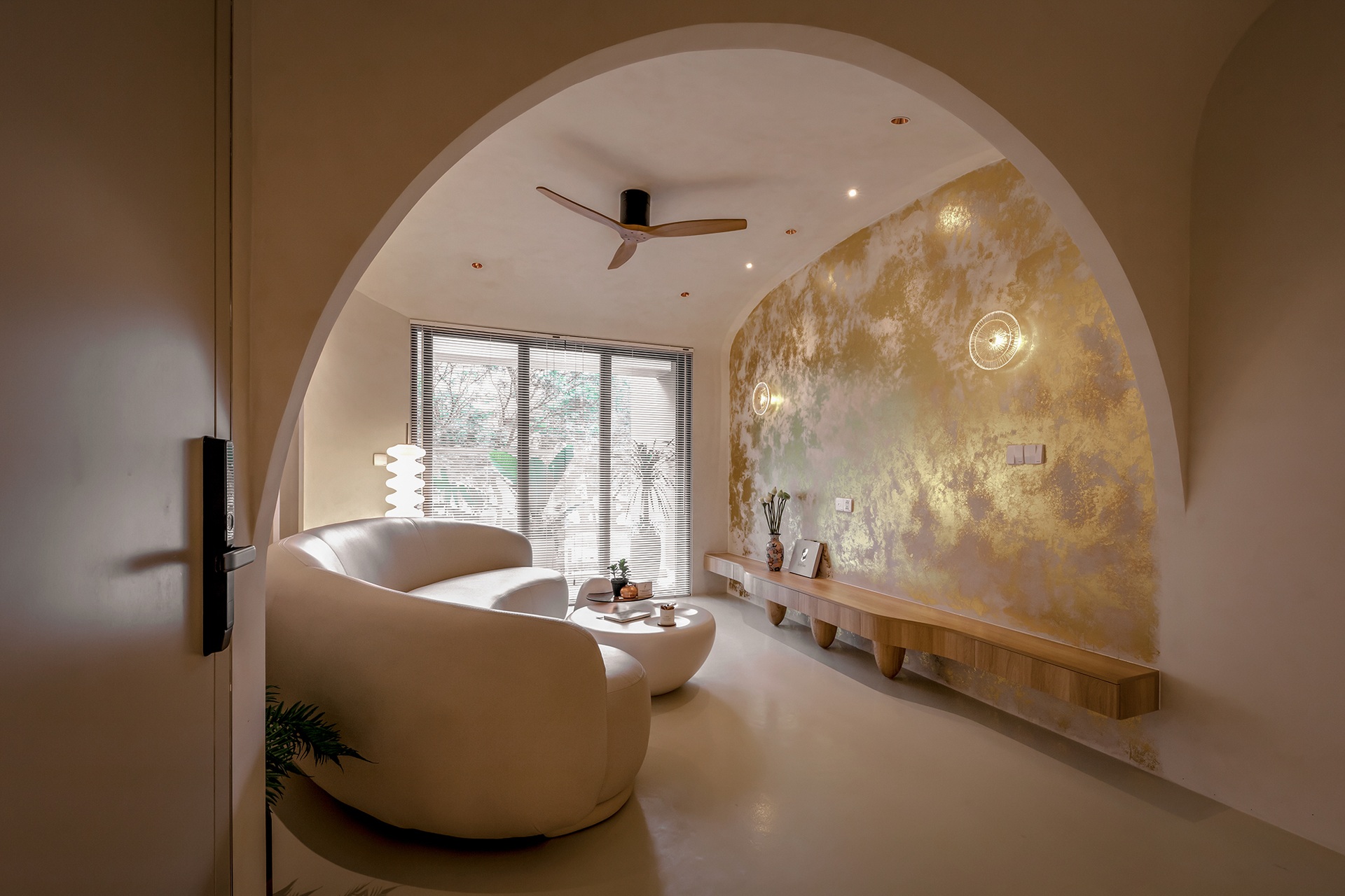 Nữ chủ nhà ở TPHCM chi tiền tỷ dát vàng, làm mới căn hộ 155m2-6