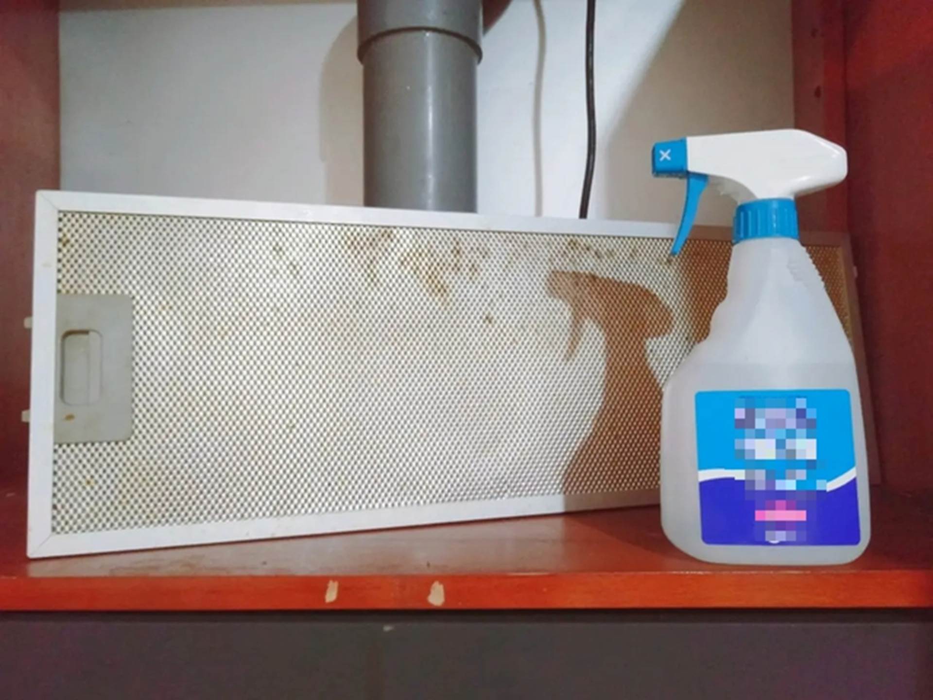 Thấy bếp có mùi lạ, gia chủ kiểm tra mới biết xuất phát từ 1 thứ: Cả năm không được vệ sinh bao giờ!-5