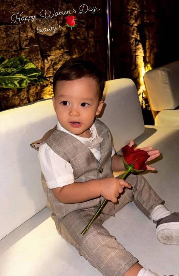 Vợ Tây của Bùi Tiến Dũng đón 8/3: Chồng vắng nhà, gia đình lại vừa trải qua chuyện buồn nhưng đã có một chàng trai đặc biệt bên cạnh-2