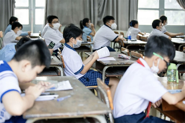 Sao nữ nổi tiếng với hình tượng điệu chảy nước bỗng gây sốt vì nói tiếng Anh quá sang, lại còn được khen hết lời cách dạy con-3