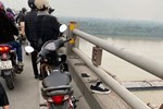 Nam sinh viên bỏ xe máy trên cầu, nhảy xuống sông Hồng-2