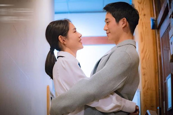 Bố mẹ phản đối tôi yêu bạn gái hơn 5 tuổi-1