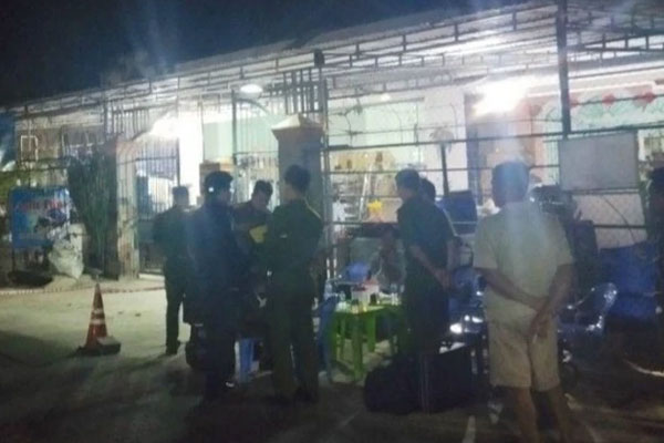 Qua nhà hàng xóm tranh cãi, người đàn ông bị chém tử vong-1