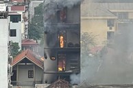 Cháy lớn tại cơ sở dịch vụ tiệc cưới rồi lan sang nhà dân ở phố Yên Sở