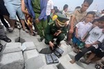Phát hiện 26 kg ma túy trôi dạt vào bờ biển đảo Lý Sơn-2