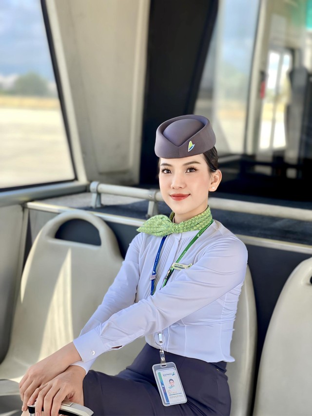 Nữ tiếp viên trưởng phục vụ chính bố ruột trên chuyến bay, từng mong chờ một điều suốt 9 năm-4