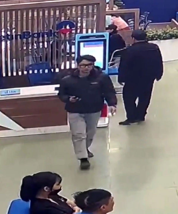 Truy tìm 3 đối tượng cướp 1 tỉ đồng của người phụ nữ-1