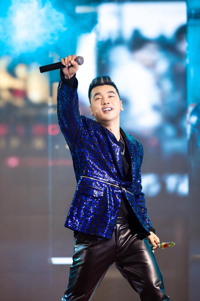 Ưng Hoàng Phúc dắt nhiều cô gái về ra mắt nhưng ba mẹ không nói chuyện, tới Kim Cương thì khác-1