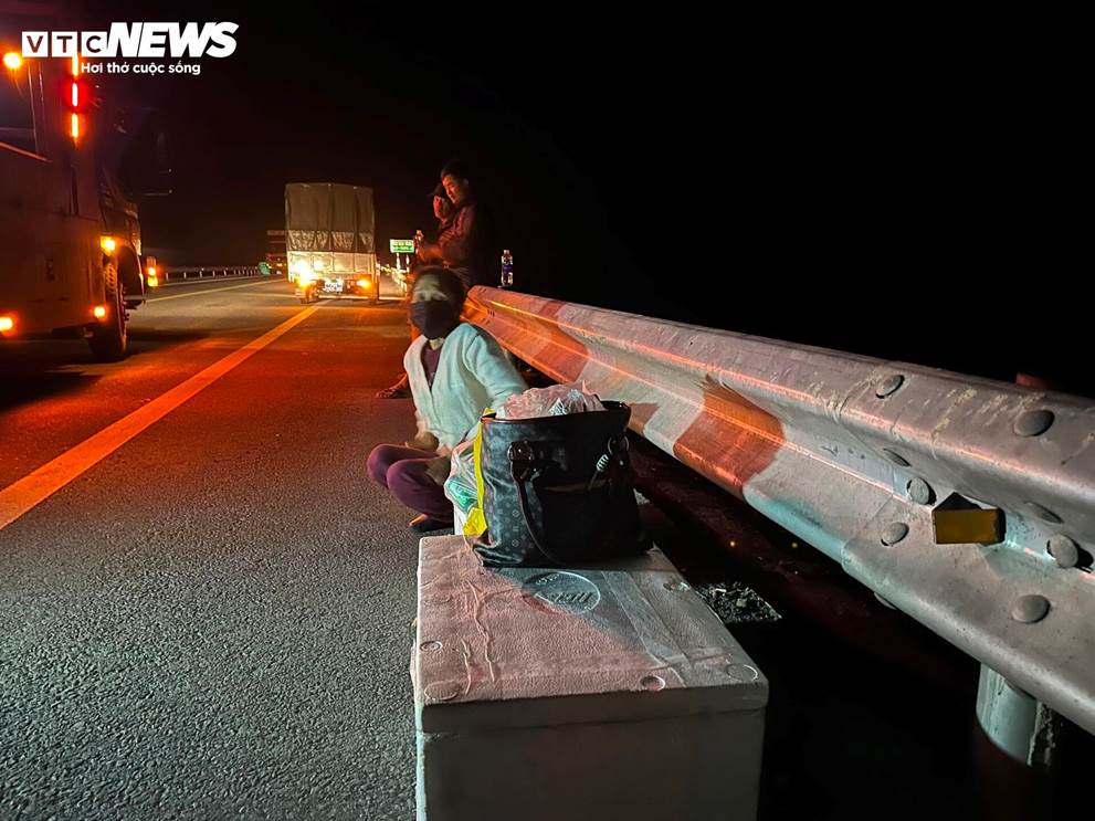 Nạn nhân kể lại giây phút kinh hoàng lúc xe khách lao vào xe tải ở Cam Lộ-La Sơn-3