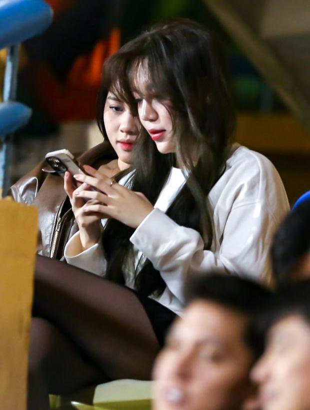 Hiếm hoi xuất hiện trên sân vận động, nhan sắc của bạn gái nam thần bóng đá” Phan Tuấn Tài lập tức gây chú ý-3