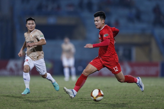 Hiếm hoi xuất hiện trên sân vận động, nhan sắc của bạn gái nam thần bóng đá” Phan Tuấn Tài lập tức gây chú ý-5