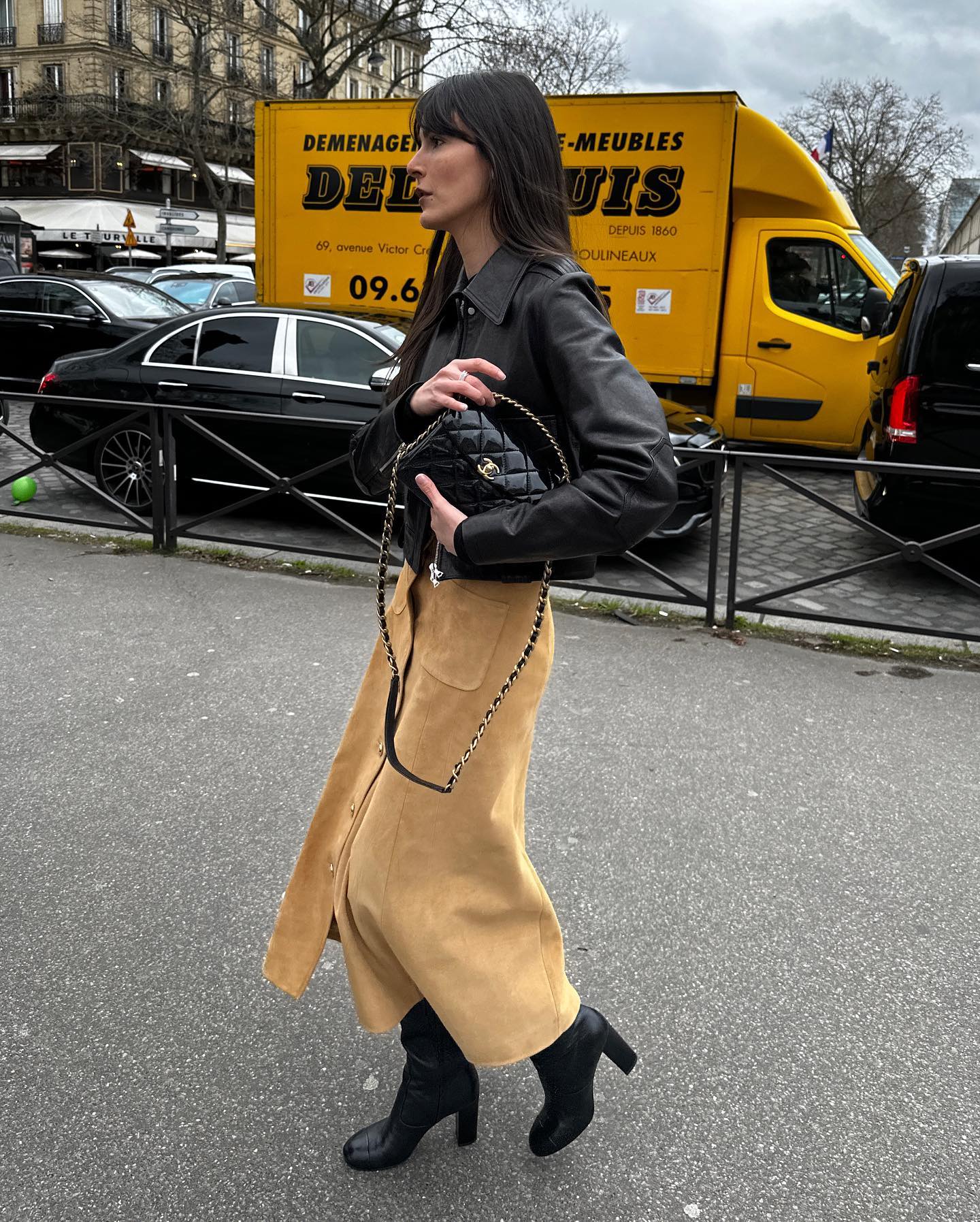 4 mẫu chân váy được phụ nữ Pháp diện nhiều nhất trong mùa xuân-8