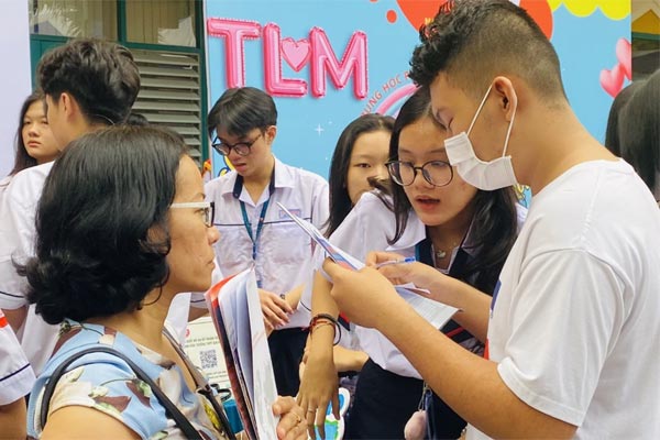 Phụ huynh Hà Nội bất lực vì con học kém, cố lắm cũng khó đỗ vào lớp 10 công lập, cầu khẩn netizen cho giải pháp-3