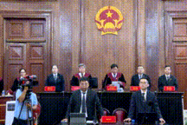 Bị cáo Trương Mỹ Lan bật khóc không nhận tội, phủ nhận lời khai của thuộc cấp-4